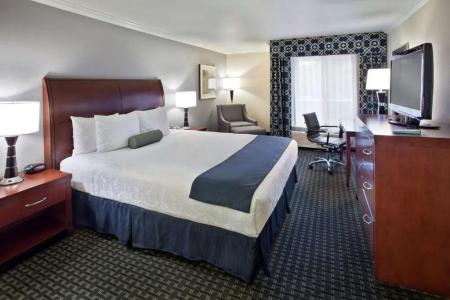 Best Western Plus Marina Shores - 33