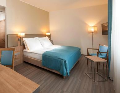 Holiday Inn Prague, An Ihg - 3