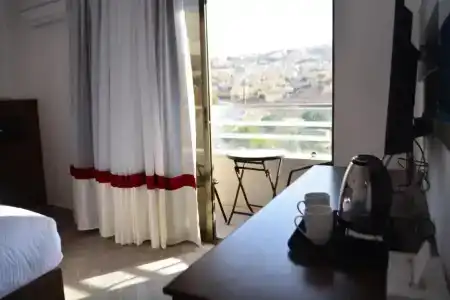 Petra Corner - 73