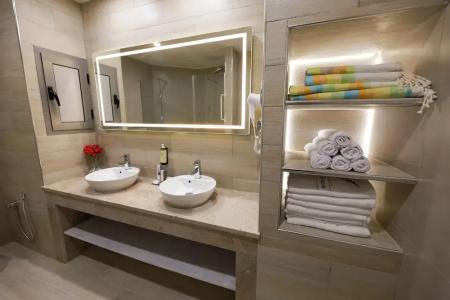 Suites Hôtel Les Charmilles & Spa - 8