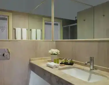 DoubleTree by Hilton Cesme Alacati Beach Resort - 30