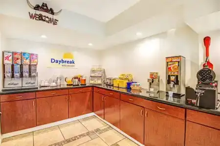 Days Inn by Wyndham Austin/University/Downtown - 14