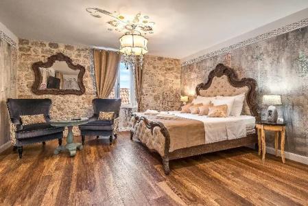 Plaza Marchi Old Town - Mag Quaint & Elegant Boutiques - 67