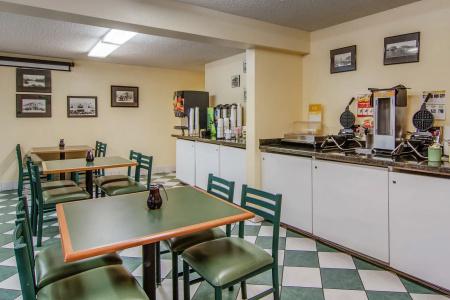 Quality Inn & Suites Airport - 29