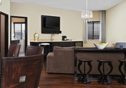 Four Points by Sheraton & Suites West - 2
