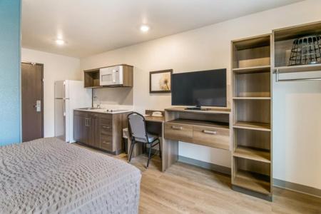 Comfort Suites - 32