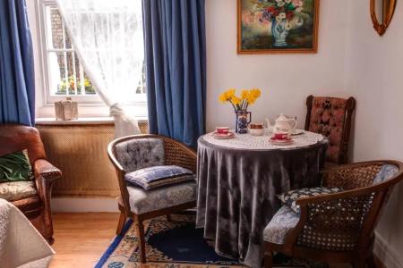 Dawson Place, Juliette's - 38