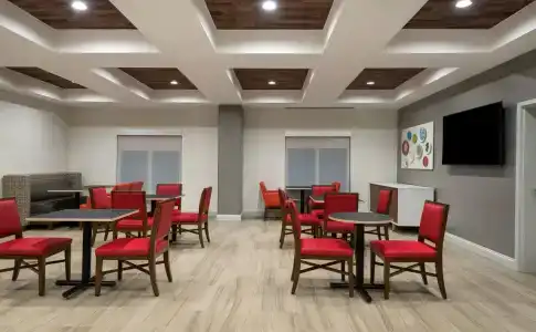 Holiday Inn Express & Suites i-95 & i-20 Civic Ctr, An Ihg - 14
