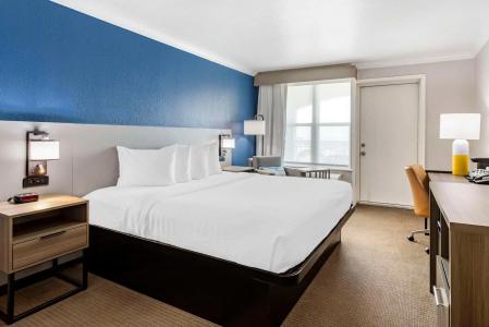 Country Inn & Suites by Radisson, Beach, TX - 2
