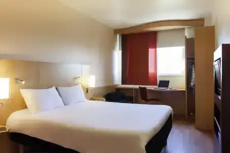 Ibis Oviedo - 29