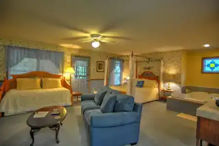 Blue Mountain Mist Country Inn - 136