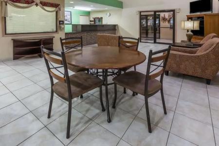 Super 8 by Wyndham Houston/Dtwn/I-610 - 2