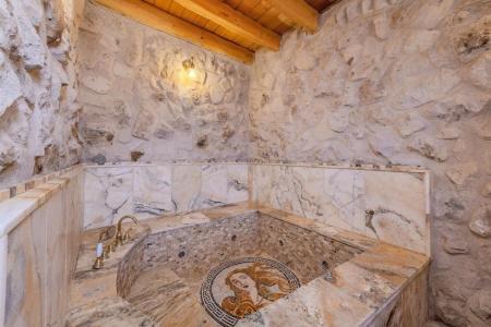 Calypso Cave Suites - 104