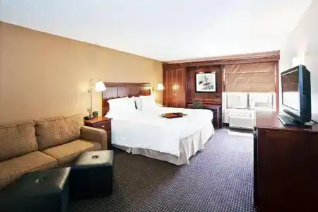 Hampton Inn - 72