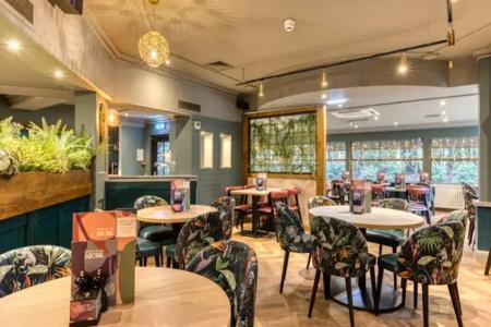 Premier Inn Glasgow Airport - 14