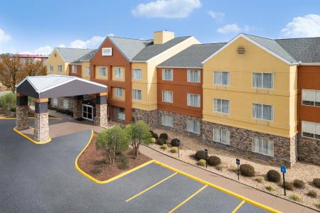 Fairfield Inn West - 24