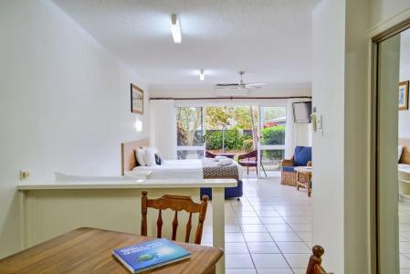 Cairns Queenslander & Apartments - 45