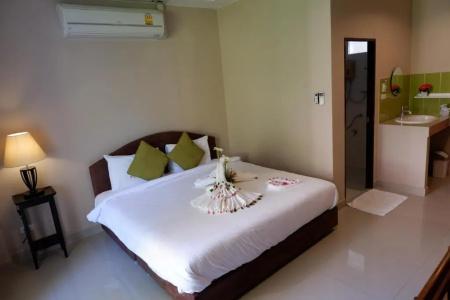Kata Beachwalk and Bungalows - 38