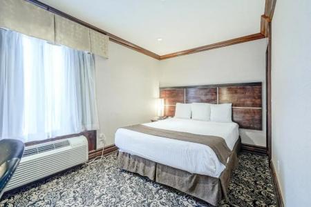 Woodbine & Suites - 31