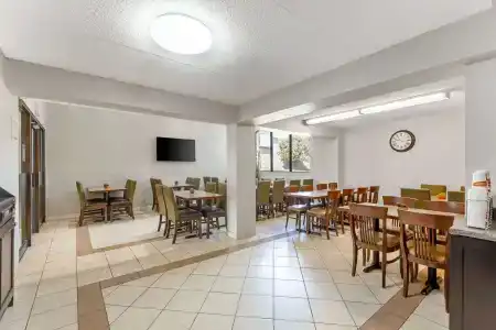 Quality Inn - 19