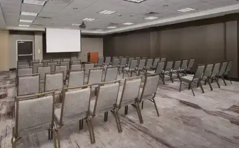 Courtyard by Marriott - 16