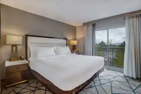 Embassy Suites by Hilton Seattle - 2