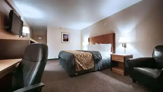 Magnuson Grand North - 4
