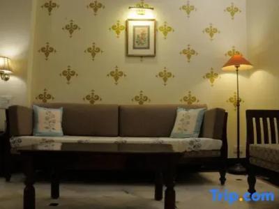 Arya Niwas - 118