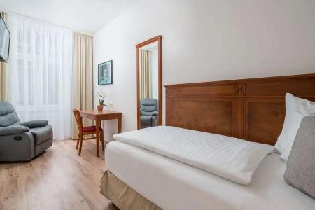 Best Western Plus Celebrity Suites - 83