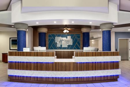 Holiday Inn Express & Suites Central - 24