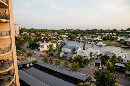 Cullen Bay Resorts - 101