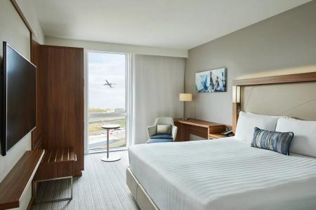 Courtyard by Marriott London City Airport - 3