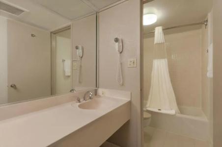 Ramada by Wyndham Kissimmee Gateway - 31