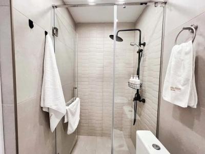 Motives Inn - 90