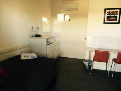 Park Avenue Motel - 29