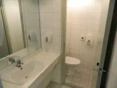 Center - 8