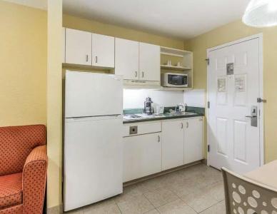 Suburban Studios Cape Coral - 42