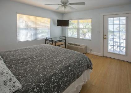 Coconut Inn Pass-a-Grille Beach - 3