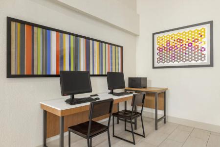 Holiday Inn Express & Suites Sarasota East, An Ihg - 10