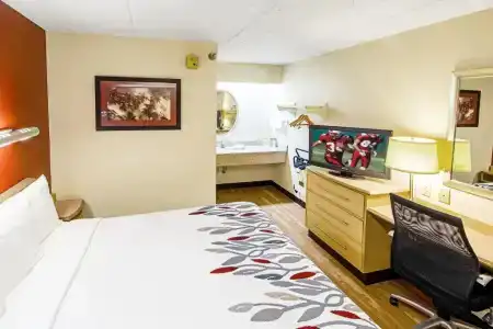 Red Roof Inn Virginia Beach - 53