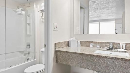 TraveInn & Suites by Wyndham Airport - 27