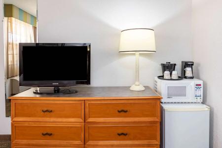 La Quinta Inn By Wyndham West - 17