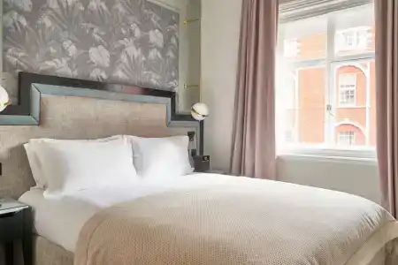11 Cadogan Gardens & - 89