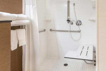 Fairfield Inn & Suites - 36