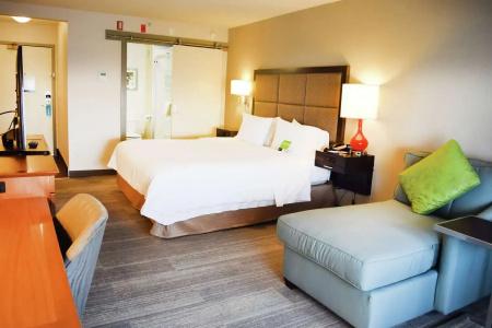 Hampton Inn & Suites by Hilton University NW - 52