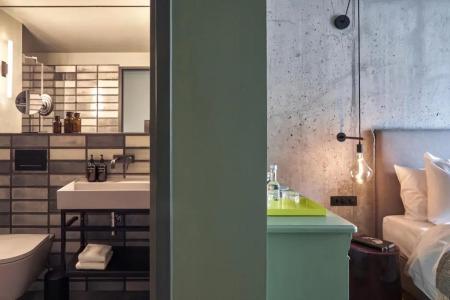 Gekko House Frankfurt, a Tribute Portfolio - 97