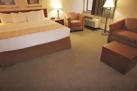La Quinta Inn by Wyndham Indianapolis Airport Executive Dr - 20