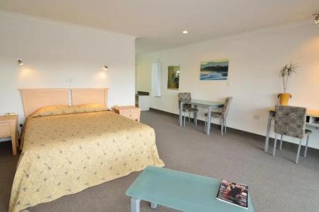 Senator Motor Inn - 38