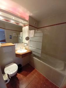 Kyriad Nîmes Ouest A9 - 73