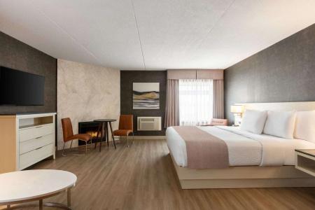 Days Inn by Wyndham Toronto West - 5